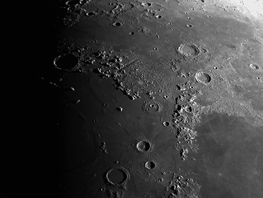 Crateri della Luna visti al telescopio